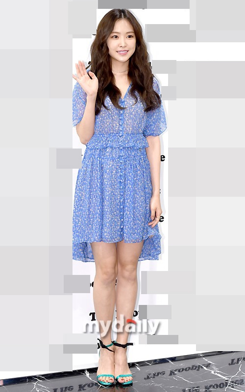 韩国美女孙娜恩拍写真清纯迷人