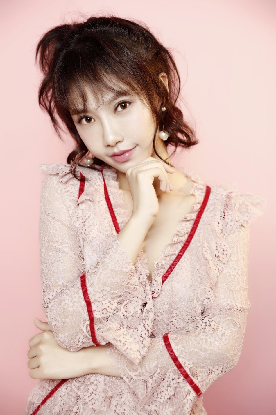组图:贺敬轩最新写真曝光 尽显青春淑女范