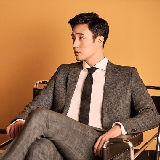 组图:魅力型男苏志燮拍秋季写真 儒雅绅士有型