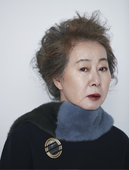 组图70岁韩国老戏骨尹汝贞拍写真魅力奶奶造型优雅