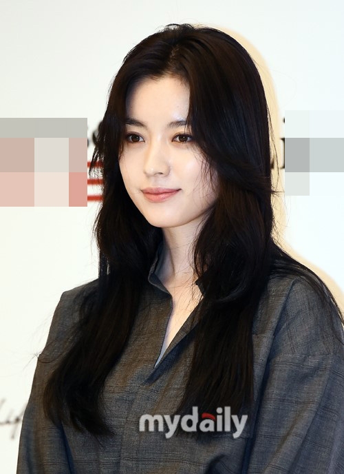 组图:韩孝周穿秋装亮相气质温婉大方 笑容柔美迷人
