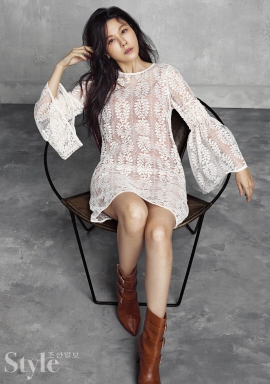 39岁人妻金荷娜登时尚杂志 身材纤瘦保养好