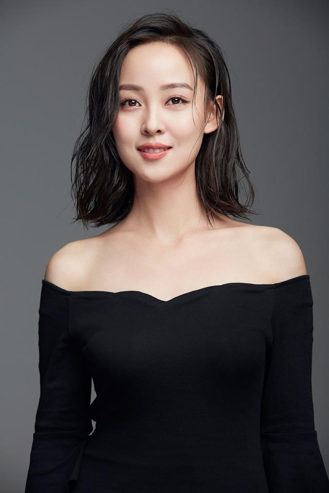 组图:缪婷茹清新写真来袭 优雅诠释个性魅力