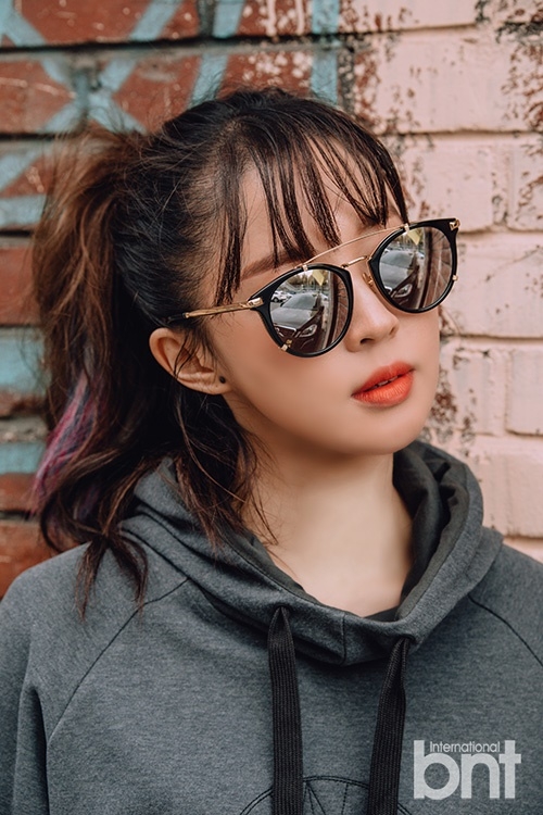组图:韩女星全智允拍时尚写真 演绎率性自我