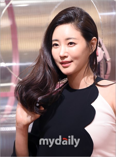 组图:韩女星金莎朗亮相活动 昔日型女竟发福变圆润_高清图集_新浪网