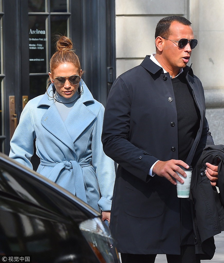 墨镜风衣男_风衣墨镜男神图片(3)