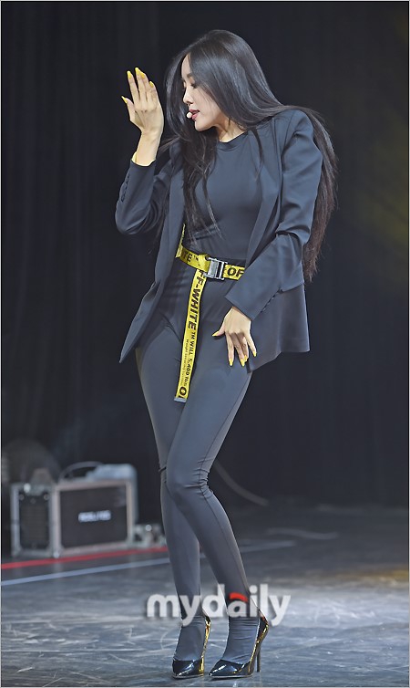 组图:t-ara朴孝敏发个人单曲 豹纹装包紧诱人曲线