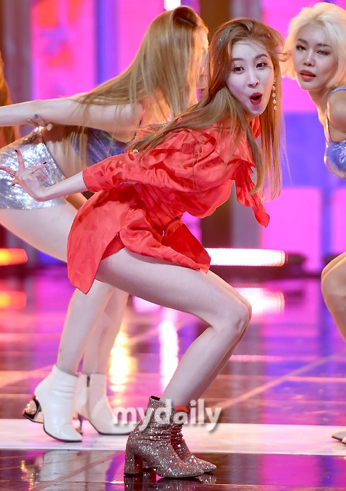 瑟妃红色内衣热舞视频_韩国主播美女瑟妃热舞