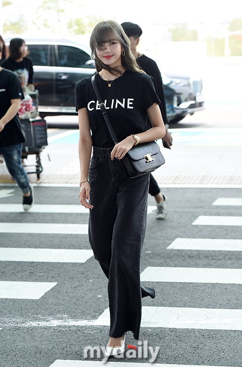 组图:blackpink成员lisa现身机场 飞赴巴黎时装周