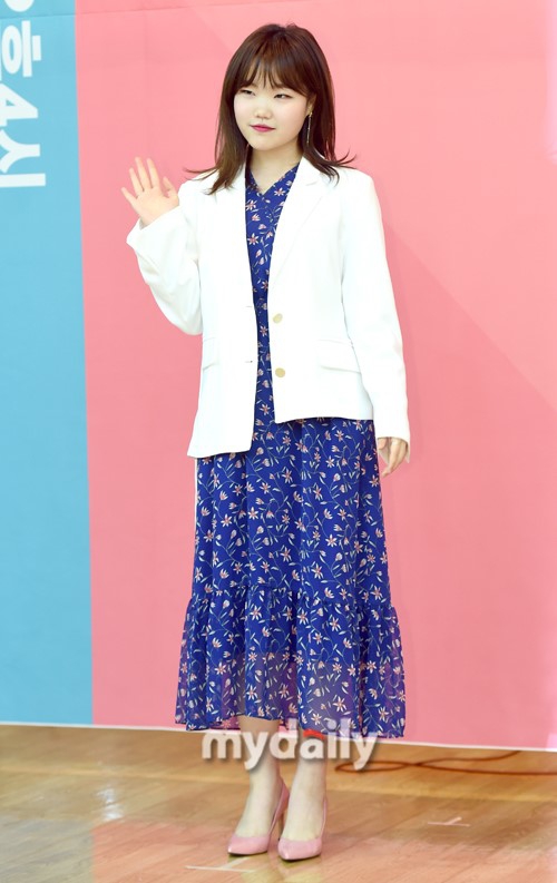 组图:乐童音乐家李秀贤出席KBS电台改版发布会