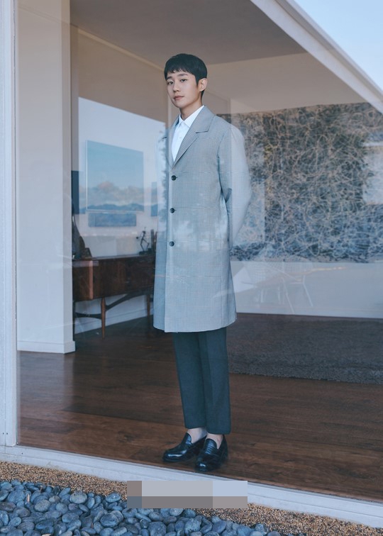 20190218明星丁海寅美国洛杉矶拍宣传照海边展绅士范儿