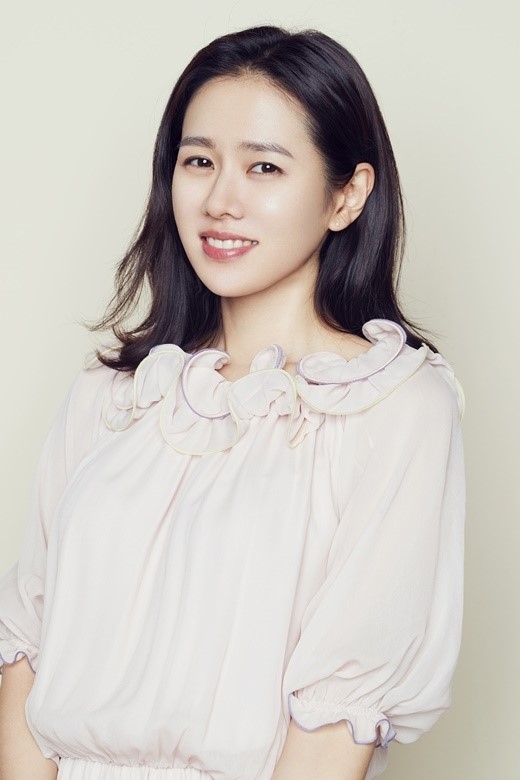 组图:孙艺珍受访气质温柔优雅 眼睛里有光