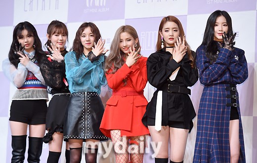 组图:韩国CUBE新女团(G)I-DLE出道 穿网袜风