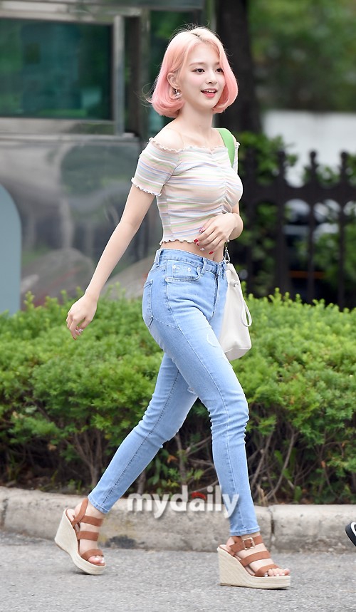 李娜炅