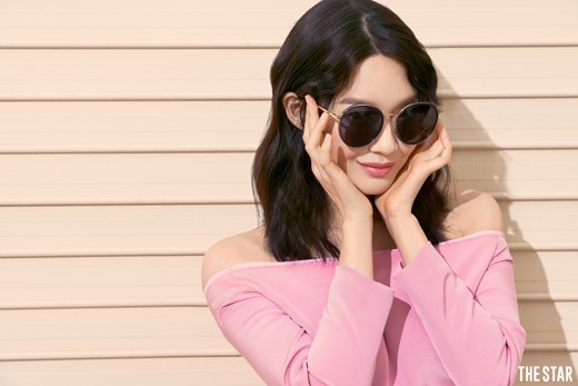 组图:韩女星申敏儿拍时尚写真 气质温婉柔和