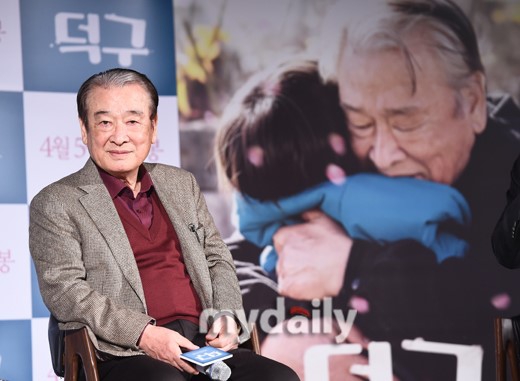 组图:韩老戏骨李顺载出席新片《德九》发布会_高清图集_新浪网