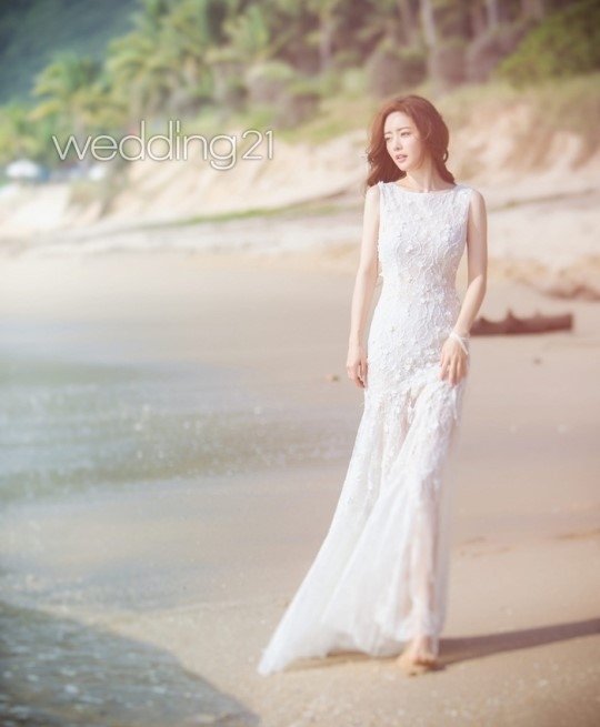 女星婚纱写真_婚纱情侣头像(2)