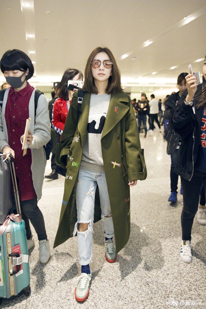 绿色风衣图片_豆绿色风衣图片