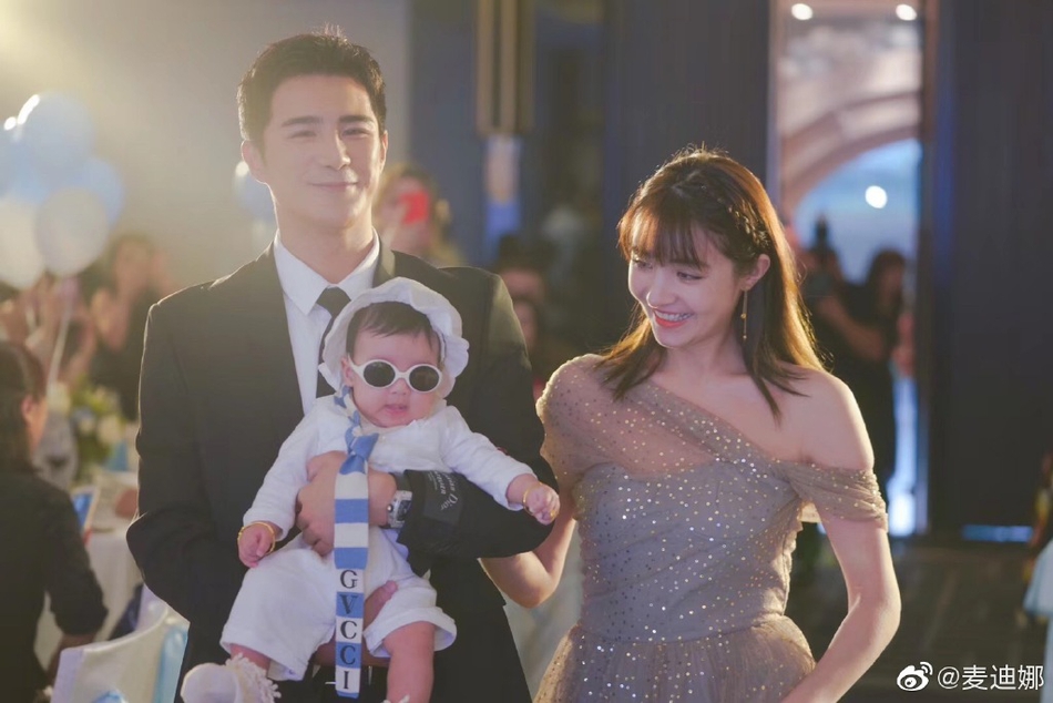 [奇趣网]姜潮麦迪娜为儿子办百日宴 丹尼尔带墨镜萌态十足