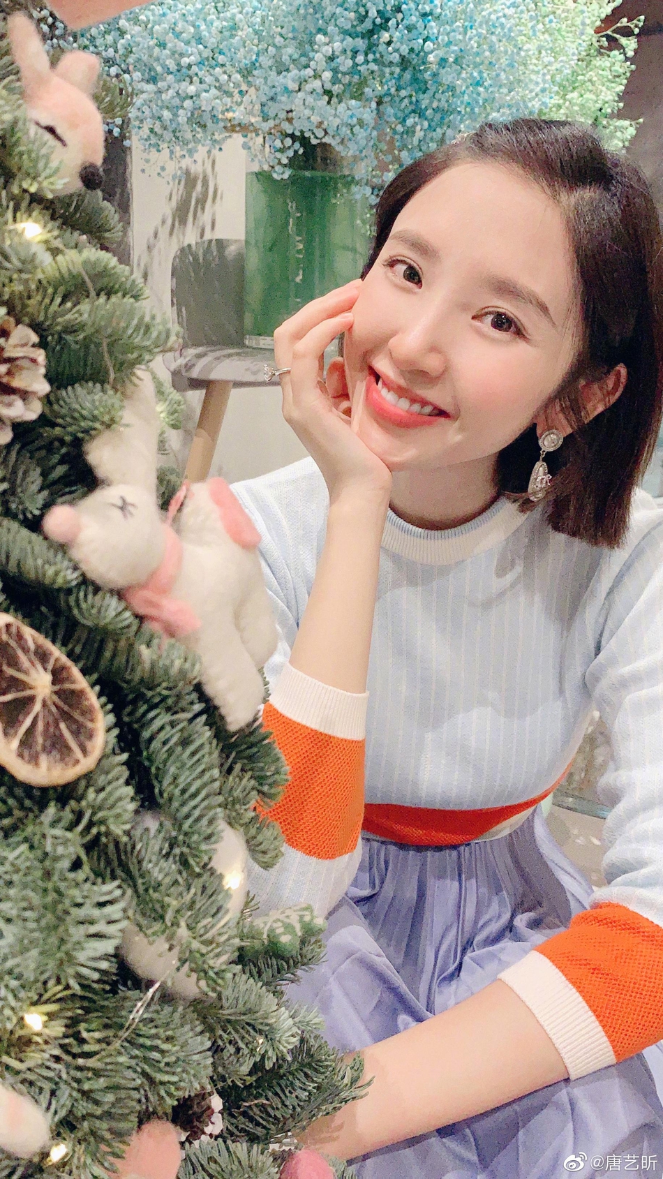 【奇趣网】唐艺昕晒美照庆生笑容甜美 无名指戴超大钻戒亮闪闪