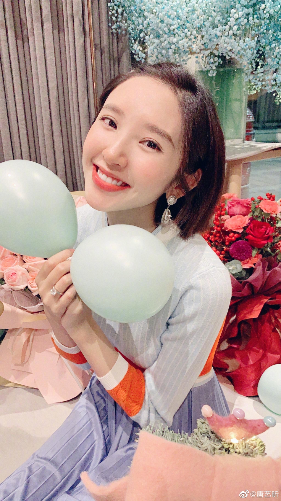 【奇趣网】唐艺昕晒美照庆生笑容甜美 无名指戴超大钻戒亮闪闪