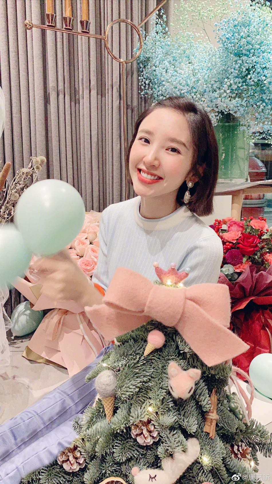 【奇趣网】唐艺昕晒美照庆生笑容甜美 无名指戴超大钻戒亮闪闪