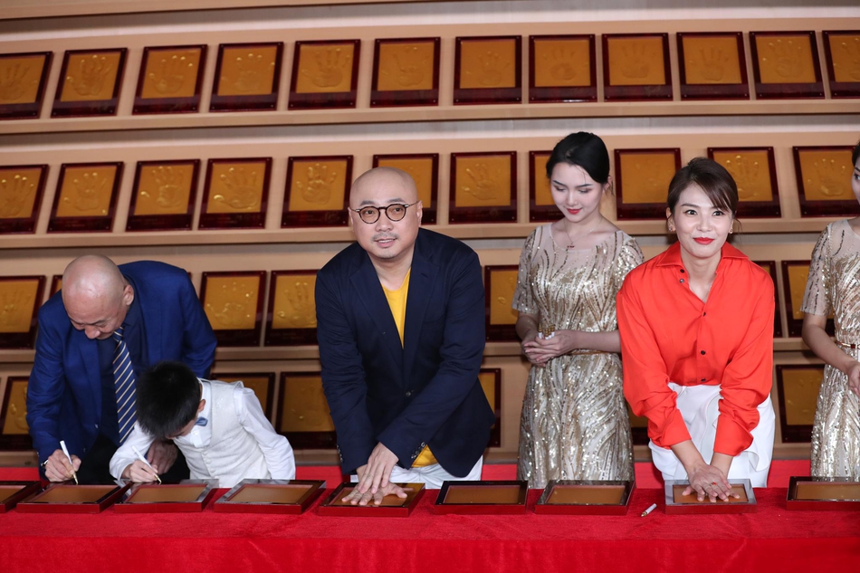 【奇趣网】迷妹墙头都在这！王俊凯易烊千玺刘昊然陈飞宇合体亮相