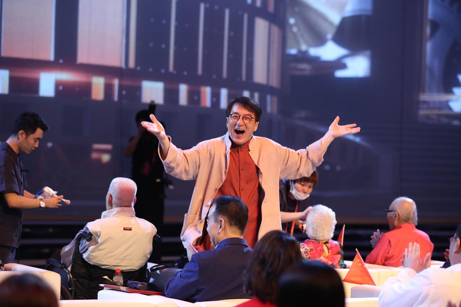 【奇趣网】迷妹墙头都在这！王俊凯易烊千玺刘昊然陈飞宇合体亮相