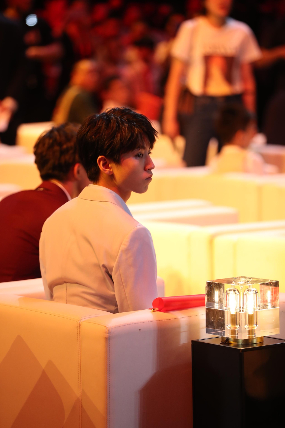 【奇趣网】迷妹墙头都在这！王俊凯易烊千玺刘昊然陈飞宇合体亮相