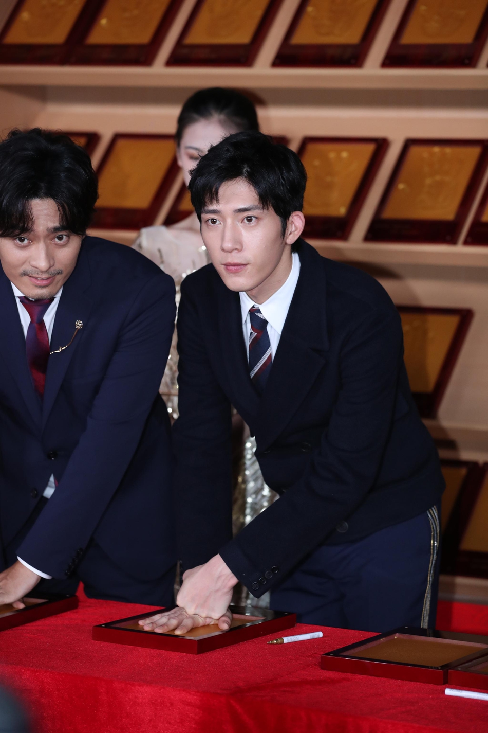 【奇趣网】迷妹墙头都在这！王俊凯易烊千玺刘昊然陈飞宇合体亮相