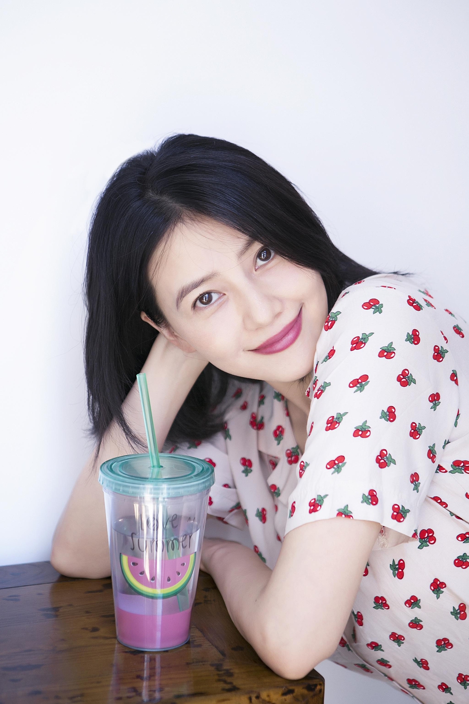 「奇趣网」新晋辣妈高圆圆产后首回公司上班 笑容甜美气色恢复好