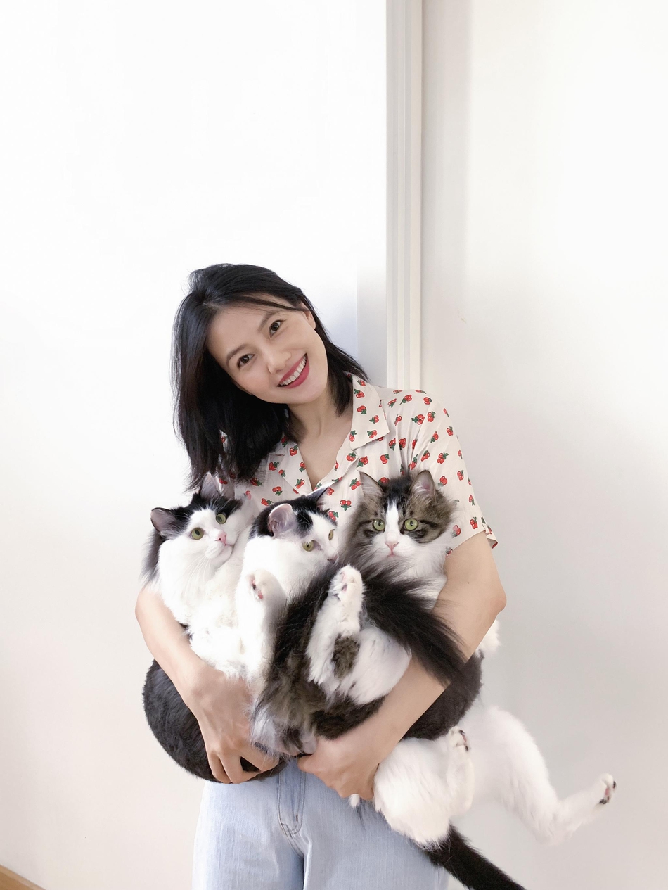 「奇趣网」新晋辣妈高圆圆产后首回公司上班 笑容甜美气色恢复好