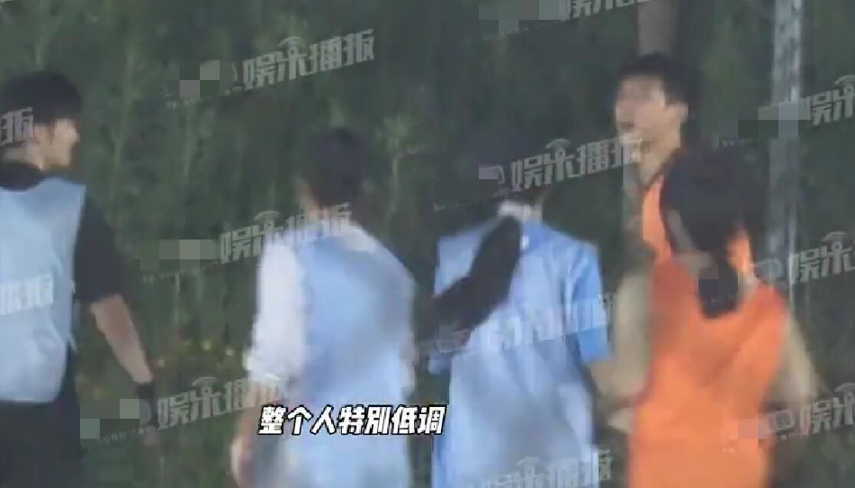 两个沙雕的拍摄花絮文案,搞笑拍摄花絮文案