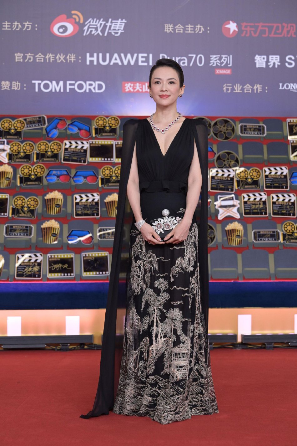 2024微博电影之夜盛典举行 章子怡娜扎王一博等亮相红毯