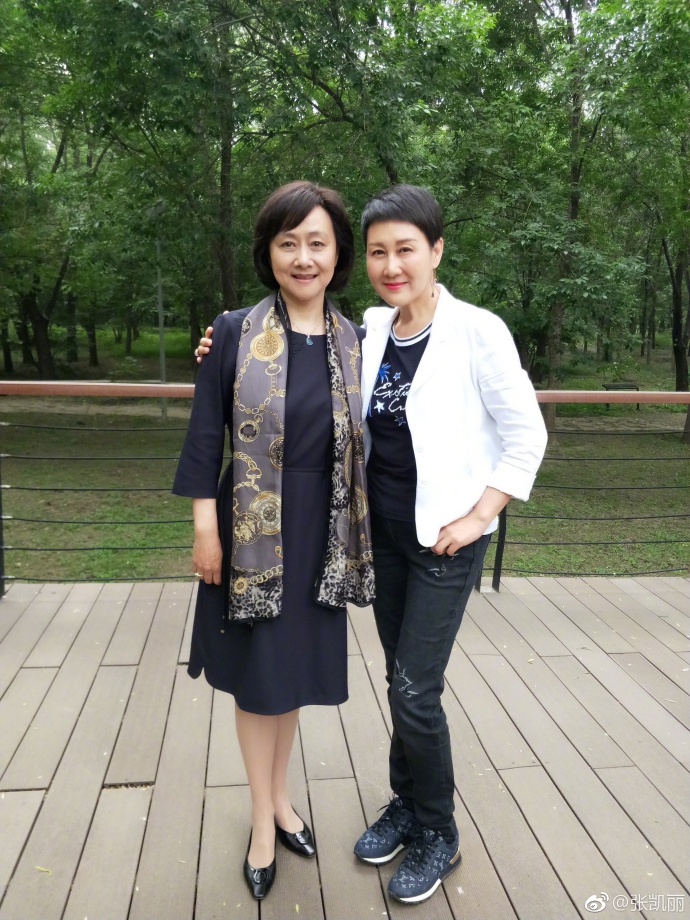 组图:《渴望》已久!张凯丽与蓝天野黄梅莹吴玉华重聚晒合照