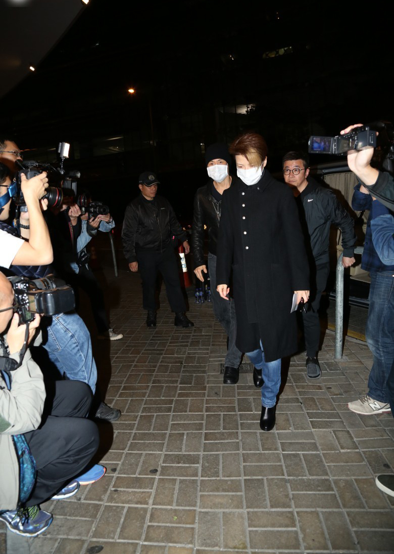 胡家骅设灵 张学友与太太罗美薇低调现身