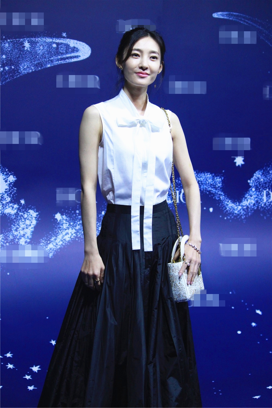 赵丽颖Baby何穗同台比美 露幸感酥胸秀修长美腿 风格偶像 图8
