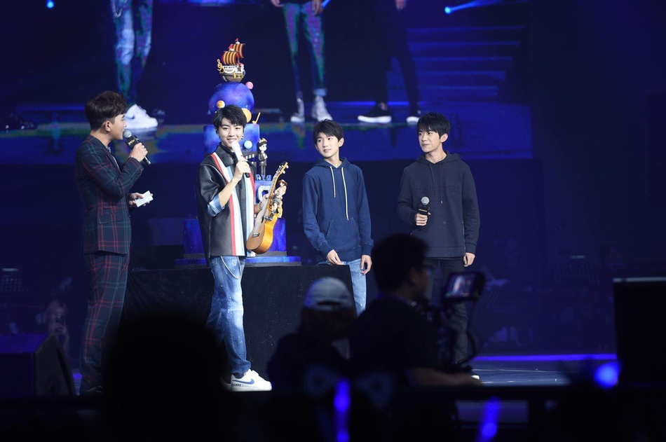 王源18岁生日会时间图片