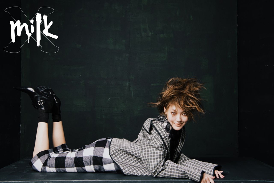 「奇趣网」小S画狂野妆容演绎摇滚形象 勇敢挑战光头造型颜值能打