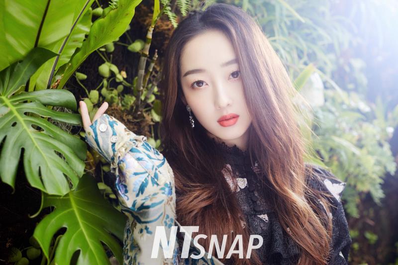 组图:蒋梦婕拍摄时尚大片 造型甜美展现春日气息