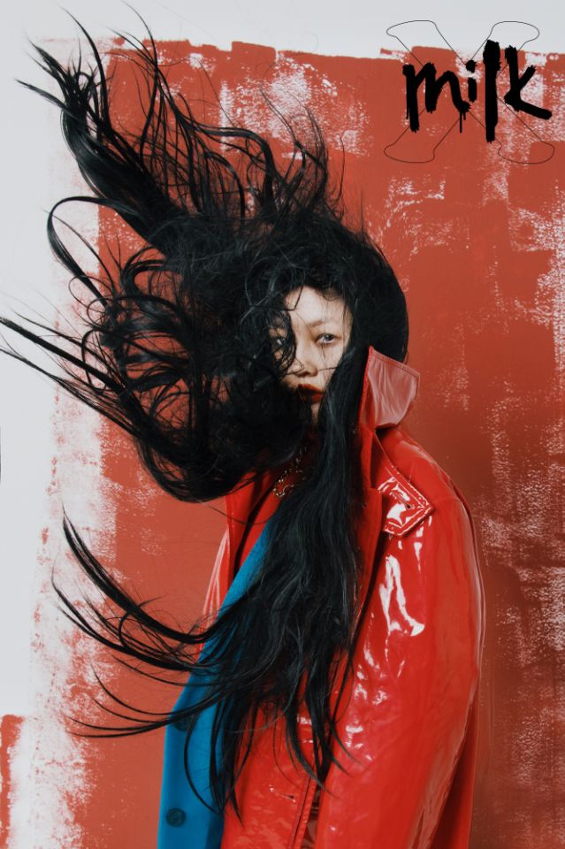 「奇趣网」小S画狂野妆容演绎摇滚形象 勇敢挑战光头造型颜值能打