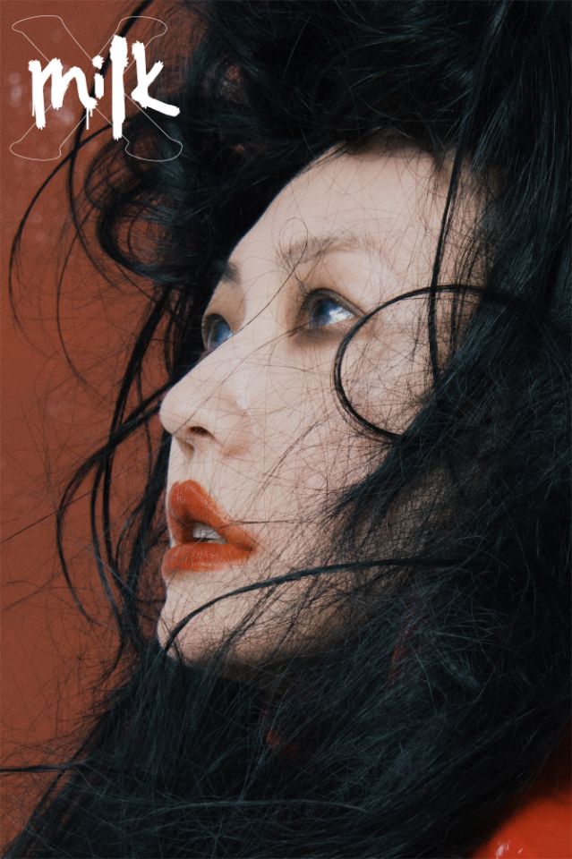 「奇趣网」小S画狂野妆容演绎摇滚形象 勇敢挑战光头造型颜值能打