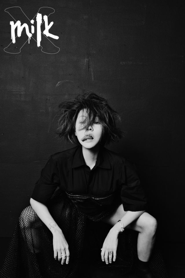 「奇趣网」小S画狂野妆容演绎摇滚形象 勇敢挑战光头造型颜值能打