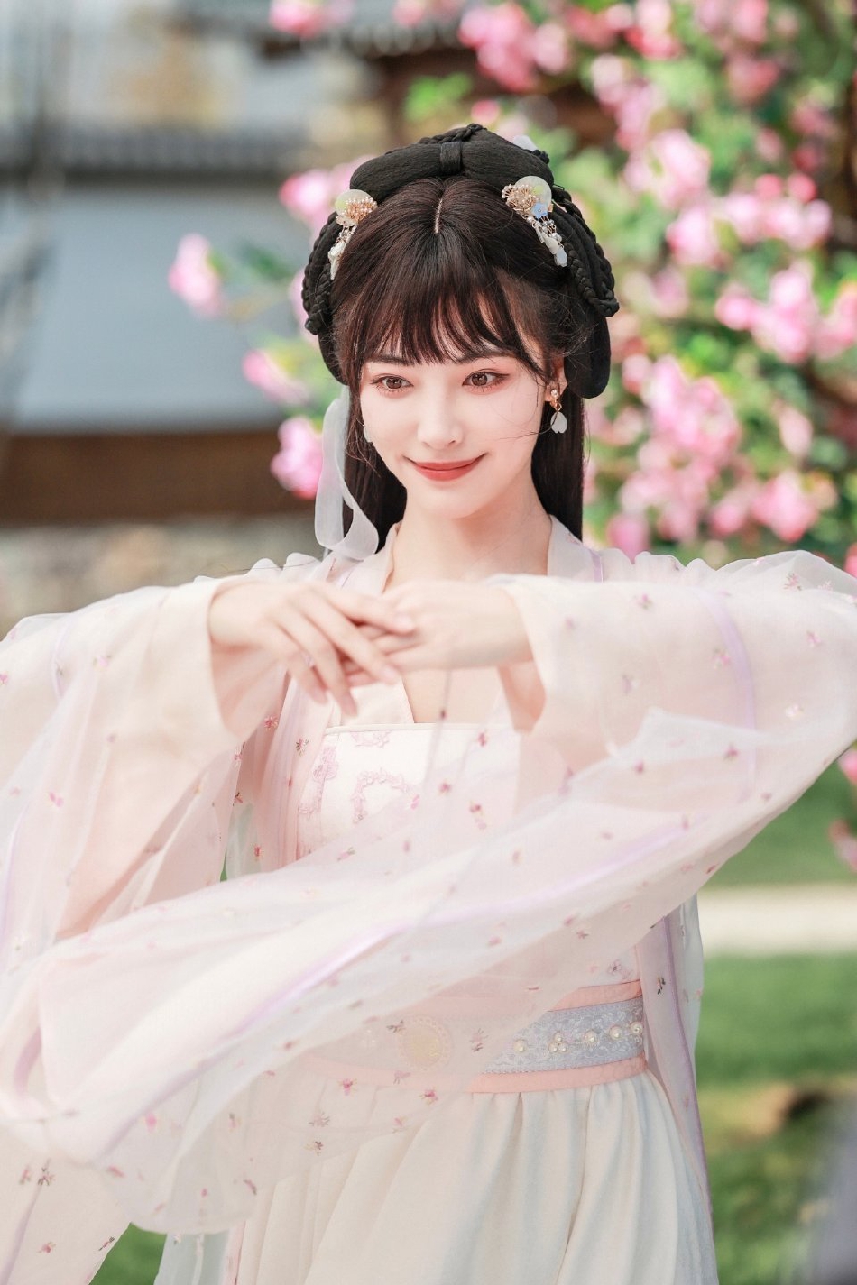 组图:许佳琪出演少年李清照古装少女造型气质清雅娇俏可人第2张图片 组图:许佳琪出演少年李清照古装少女造型气质清雅娇俏可人第2张图片