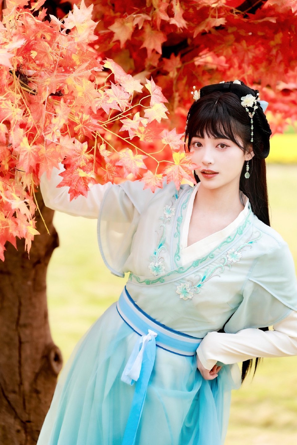 组图:许佳琪出演少年李清照古装少女造型气质清雅娇俏可人第5张图片 组图:许佳琪出演少年李清照古装少女造型气质清雅娇俏可人第5张图片