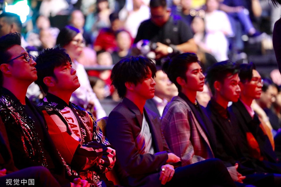 「奇趣网」神仙同框！汪峰周杰伦蔡徐坤李宇春张杰张靓颖排排坐