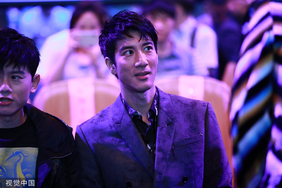 「奇趣网」神仙同框！汪峰周杰伦蔡徐坤李宇春张杰张靓颖排排坐