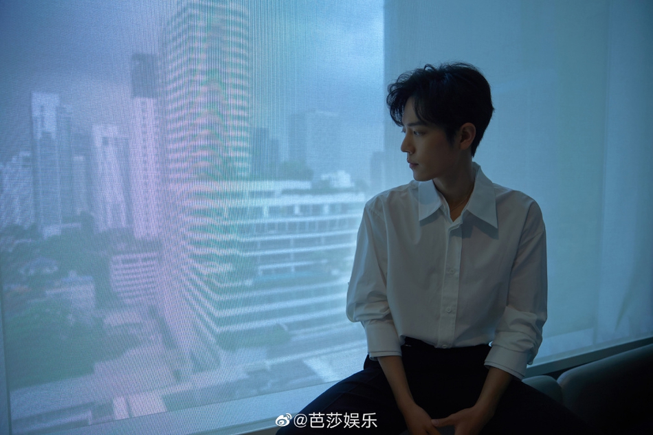 「奇趣网」《陈情令》泰国见面会 肖战王一博同穿白衬衫清新帅气