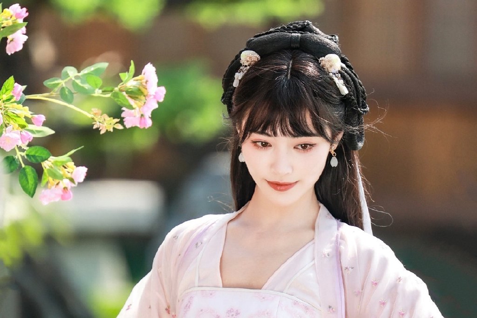 组图:许佳琪出演少年李清照古装少女造型气质清雅娇俏可人第1张图片 组图:许佳琪出演少年李清照古装少女造型气质清雅娇俏可人第1张图片