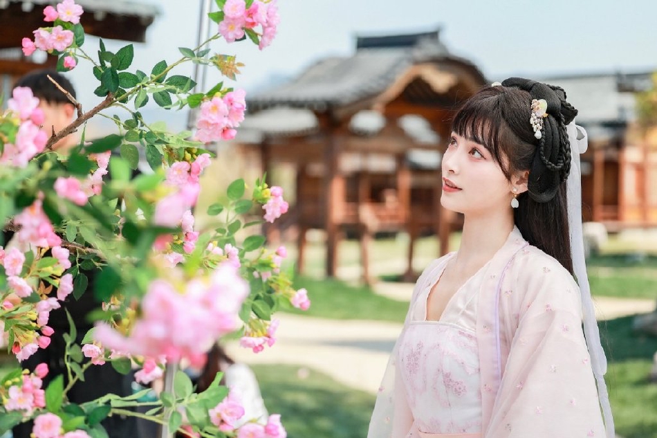 组图:许佳琪出演少年李清照古装少女造型气质清雅娇俏可人第3张图片 组图:许佳琪出演少年李清照古装少女造型气质清雅娇俏可人第3张图片